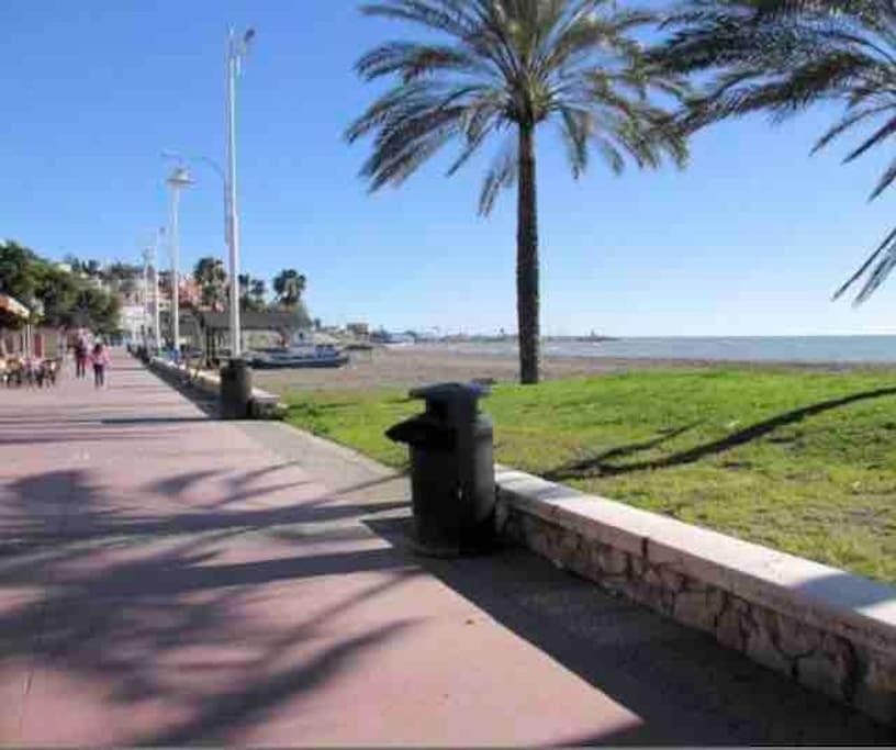 Apartamento En Primera Linea De Playa El Palo Malaga Exterior photo